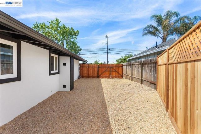 27828 Mandarin Ave, Hayward, CA 94544