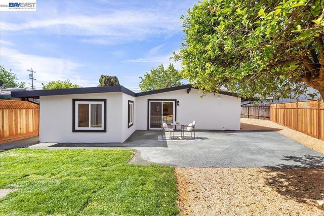 27828 Mandarin Ave, Hayward, CA 94544