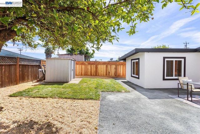 27828 Mandarin Ave, Hayward, CA 94544