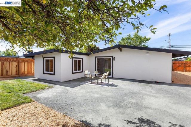 27828 Mandarin Ave, Hayward, CA 94544
