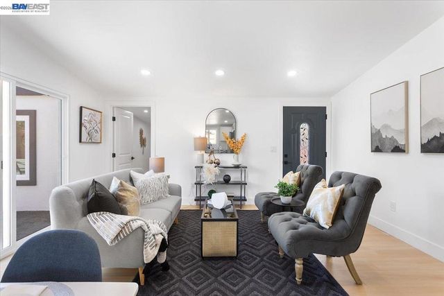 27828 Mandarin Ave, Hayward, CA 94544