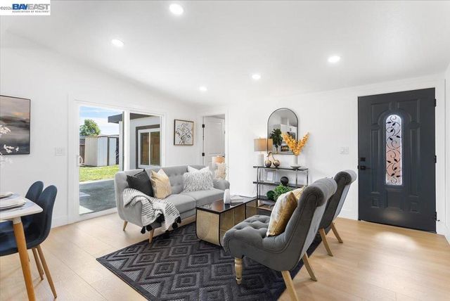 27828 Mandarin Ave, Hayward, CA 94544