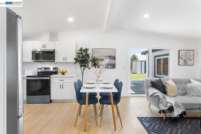 27828 Mandarin Ave, Hayward, CA 94544