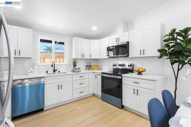 27828 Mandarin Ave, Hayward, CA 94544