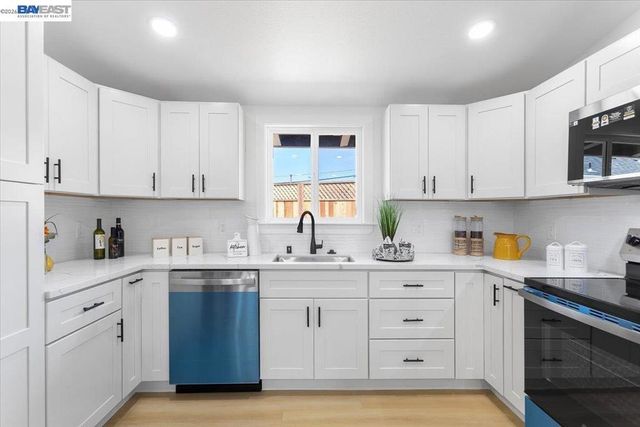 27828 Mandarin Ave, Hayward, CA 94544