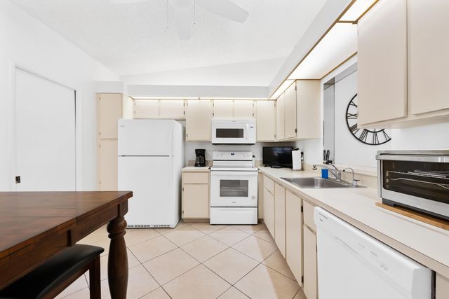8236 Summerbreeze Lane, Boca Raton, FL 33496