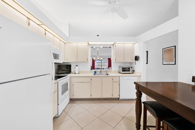 8236 Summerbreeze Lane, Boca Raton, FL 33496