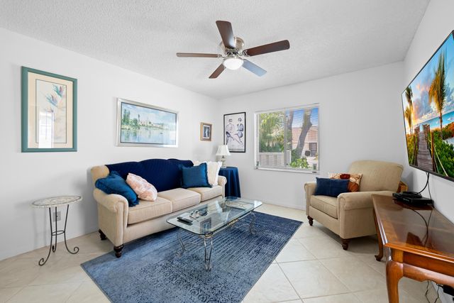 8236 Summerbreeze Lane, Boca Raton, FL 33496