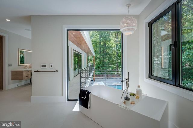 7841 OLD DOMINION DR, Mclean, VA 22102