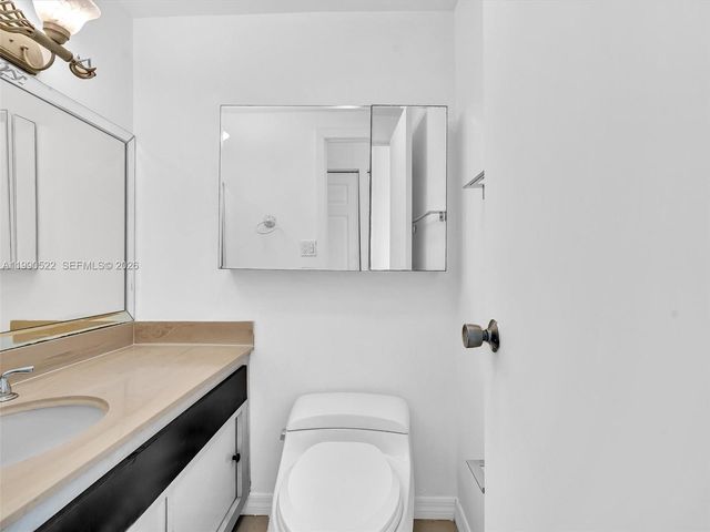 300 Bayview Dr 902, Sunny Isles Beach, FL 33160