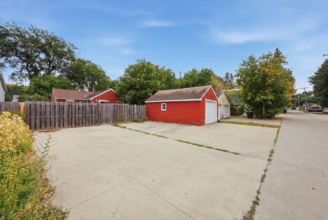 1614 9th Street N, Fargo, ND 58102