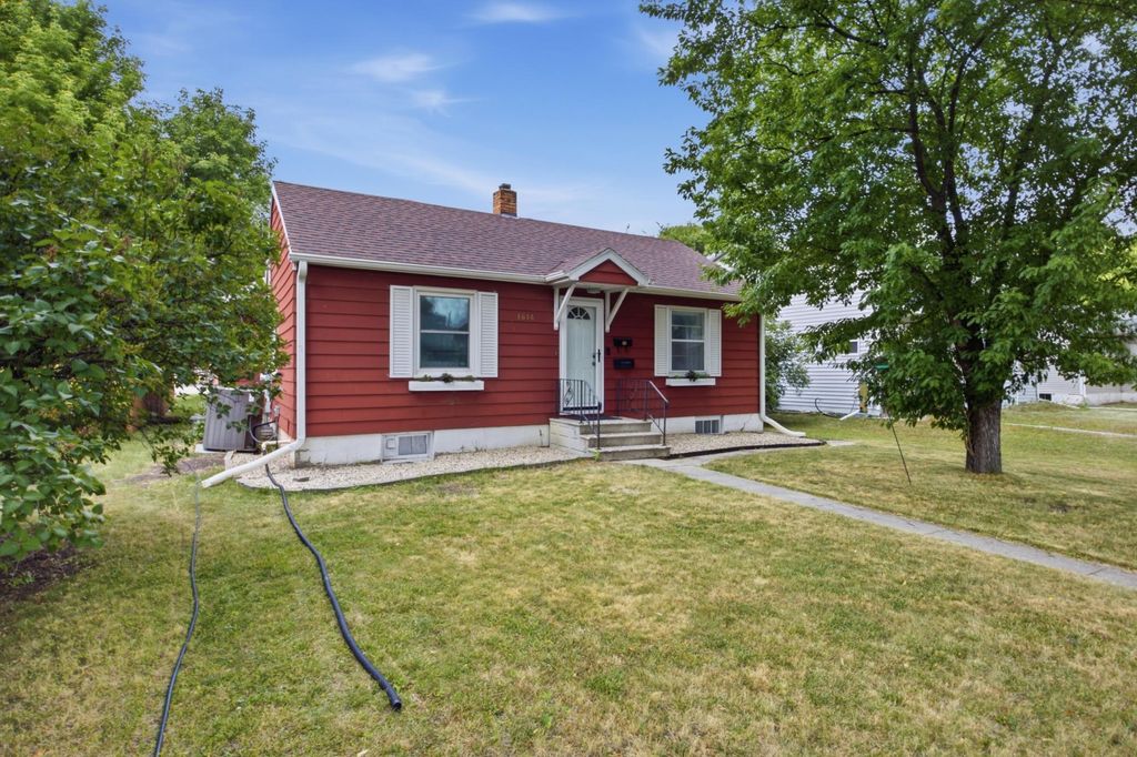 1614 9th Street N, Fargo, ND 58102