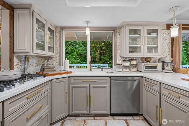 152 Madrona Drive NW, Gig Harbor, WA 98335