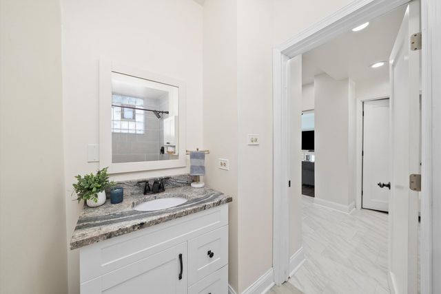 3234 N Ozark Avenue, Chicago, IL 60634