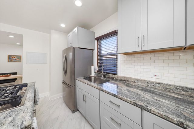 3234 N Ozark Avenue, Chicago, IL 60634