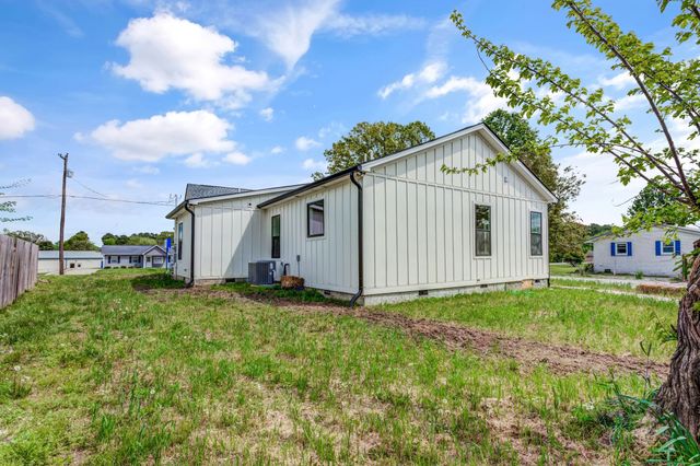 107 Shady St, Summertown, TN 38483