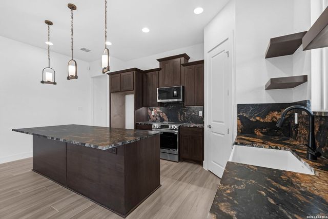 313 Firewheel, Floresville, TX 78114