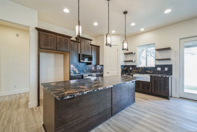 313 Firewheel, Floresville, TX 78114