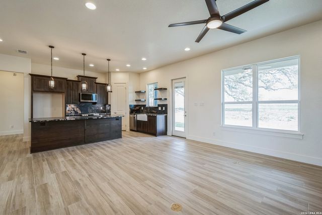 313 Firewheel, Floresville, TX 78114