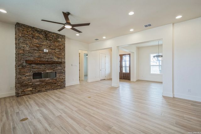 313 Firewheel, Floresville, TX 78114