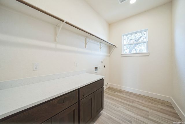 313 Firewheel, Floresville, TX 78114