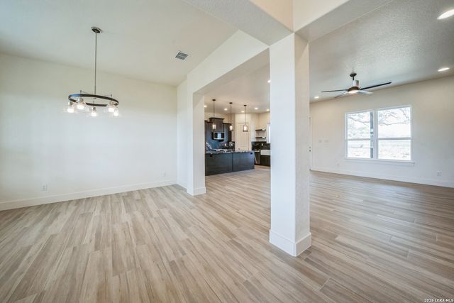 313 Firewheel, Floresville, TX 78114