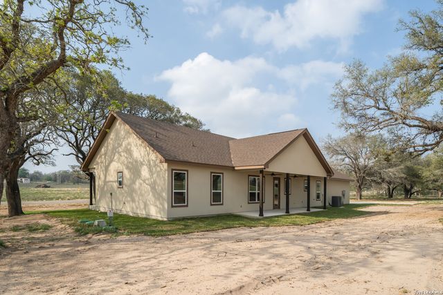313 Firewheel, Floresville, TX 78114
