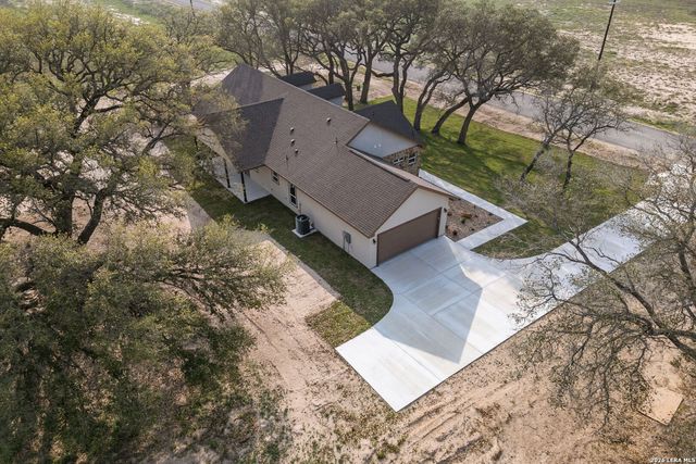 313 Firewheel, Floresville, TX 78114
