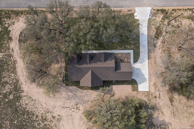 313 Firewheel, Floresville, TX 78114