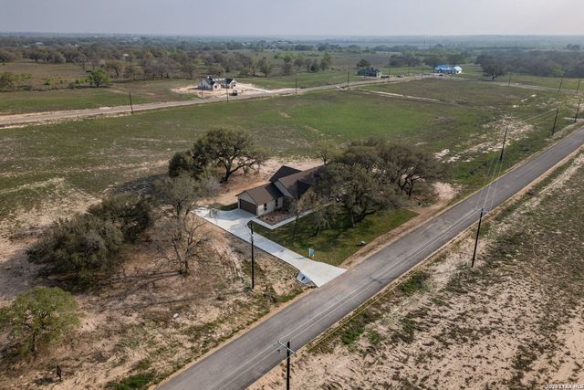 313 Firewheel, Floresville, TX 78114