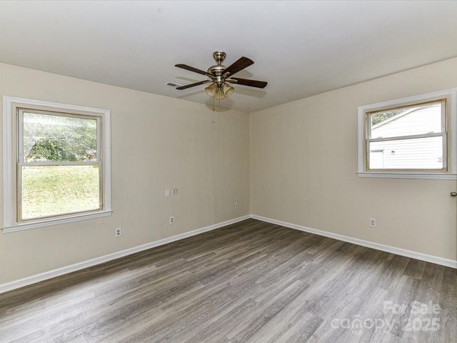 3323 Cedarhurst Drive, Charlotte, NC 28269