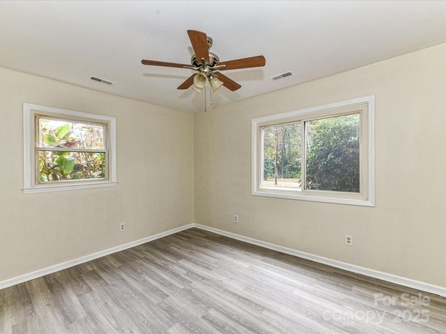 3323 Cedarhurst Drive, Charlotte, NC 28269