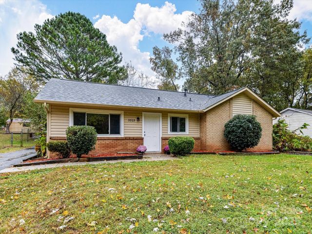 3323 Cedarhurst Drive, Charlotte, NC 28269