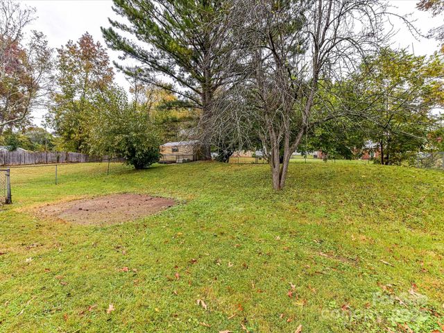 3323 Cedarhurst Drive, Charlotte, NC 28269