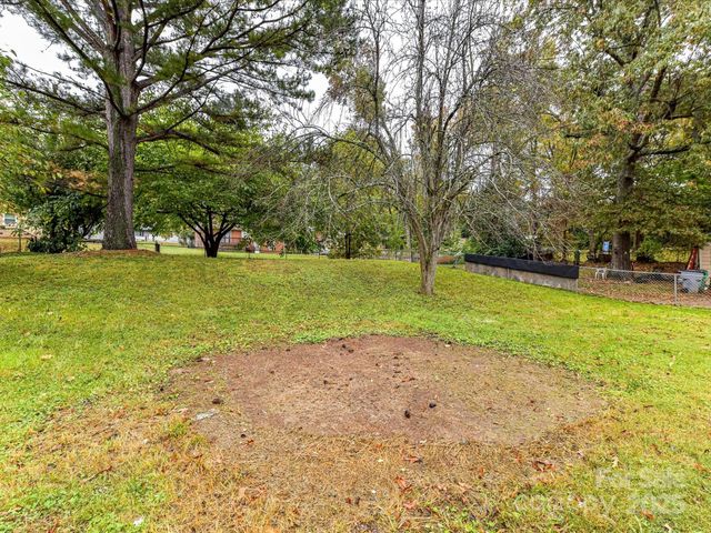 3323 Cedarhurst Drive, Charlotte, NC 28269