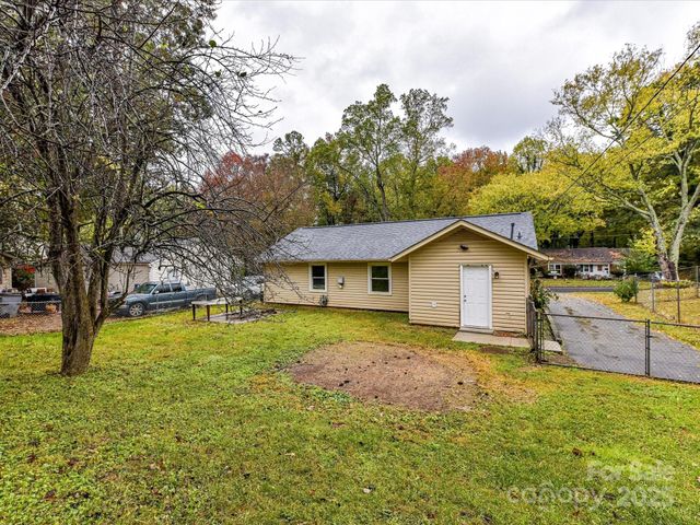 3323 Cedarhurst Drive, Charlotte, NC 28269