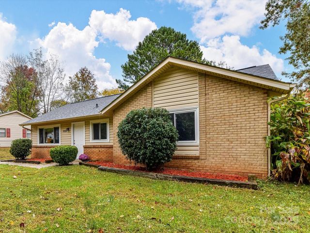 3323 Cedarhurst Drive, Charlotte, NC 28269