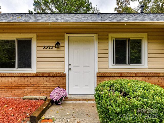 3323 Cedarhurst Drive, Charlotte, NC 28269