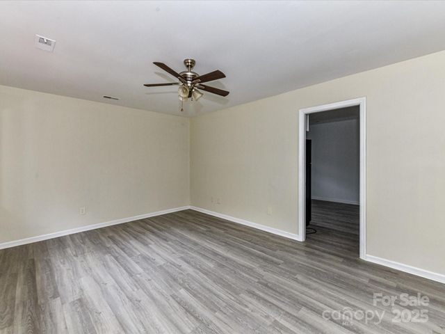 3323 Cedarhurst Drive, Charlotte, NC 28269