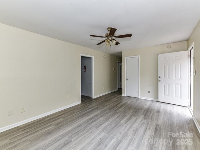3323 Cedarhurst Drive, Charlotte, NC 28269