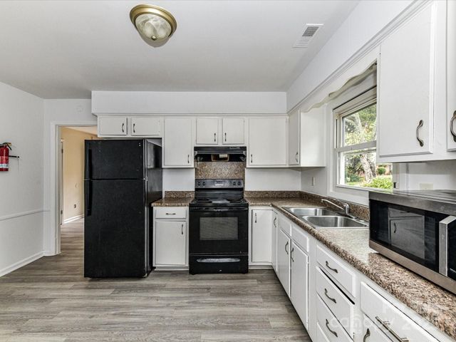 3323 Cedarhurst Drive, Charlotte, NC 28269