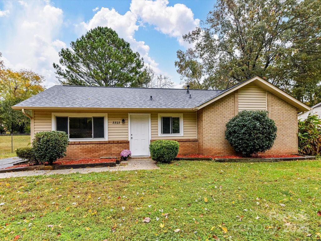 3323 Cedarhurst Drive, Charlotte, NC 28269