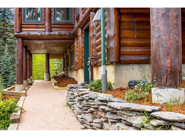 59 High Point Dr, Glen Haven, CO 80532