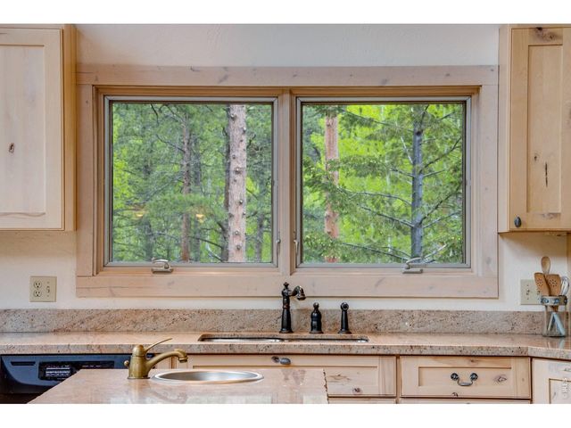 59 High Point Dr, Glen Haven, CO 80532