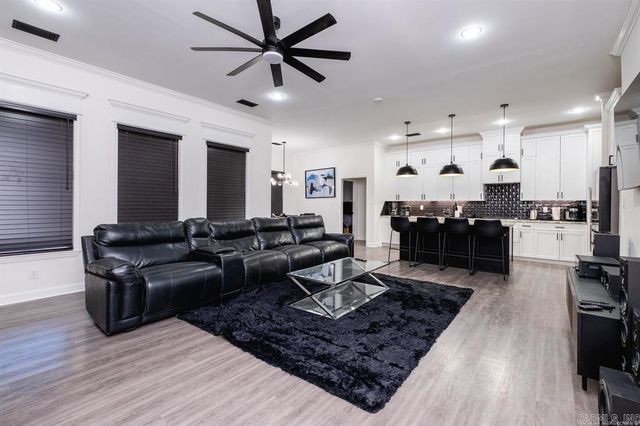 7922 Kanis Pines Drive, Little Rock, AR 72204