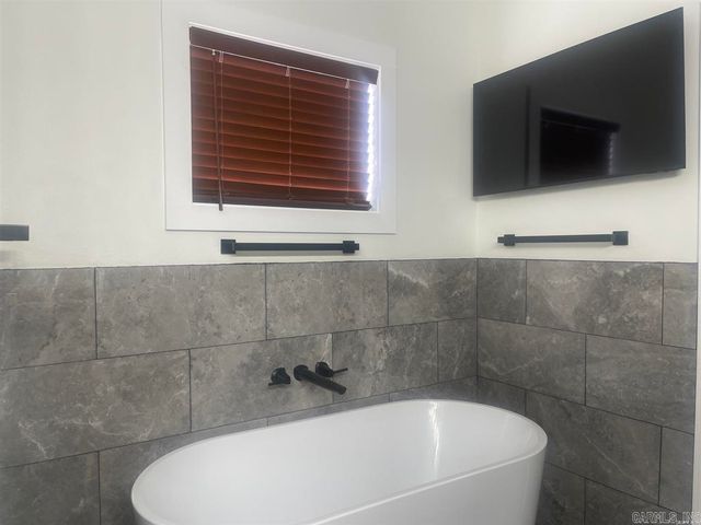 7922 Kanis Pines Drive, Little Rock, AR 72204