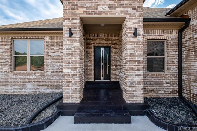 7922 Kanis Pines Drive, Little Rock, AR 72204