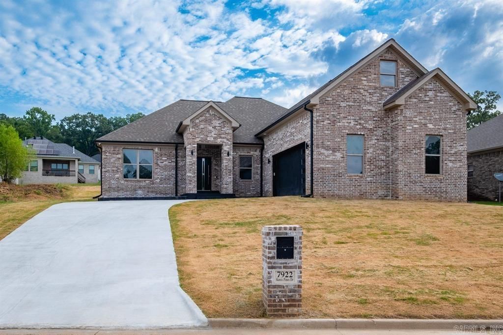 7922 Kanis Pines Drive, Little Rock, AR 72204