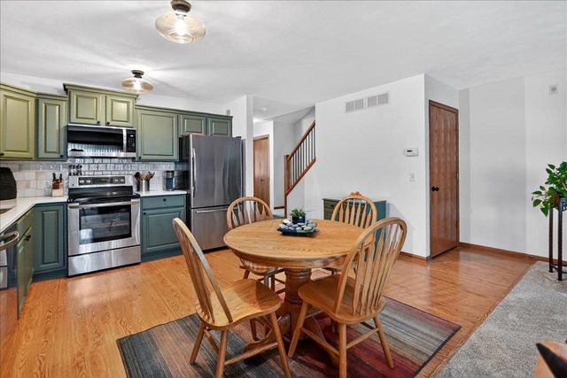 2341 Effingham Way, Sun Prairie, WI 53590