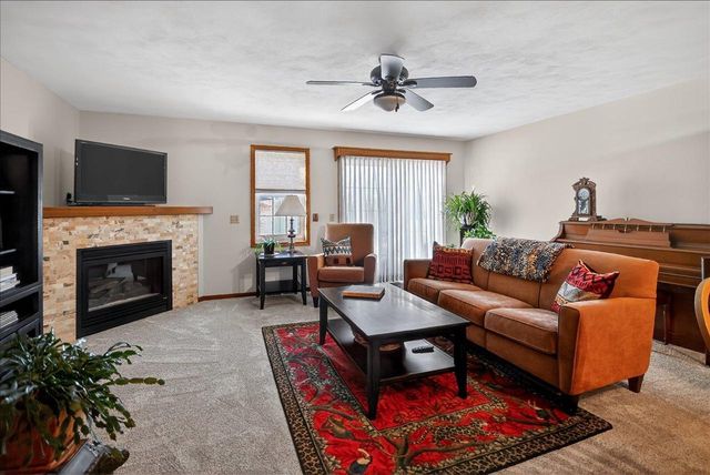 2341 Effingham Way, Sun Prairie, WI 53590